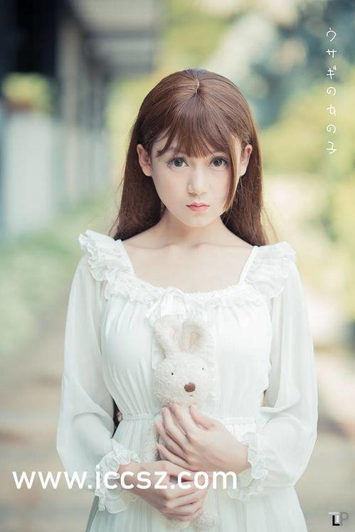 吃瓜反差清纯,清纯外表下的“吃货”本色