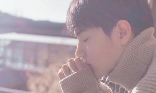 肖战吃瓜吃红薯图片